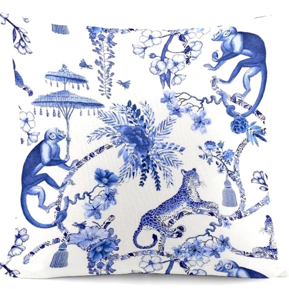 blue & white chinoiserie pillow cover (with or without insert) grandmillennial - Picture 1 of 9